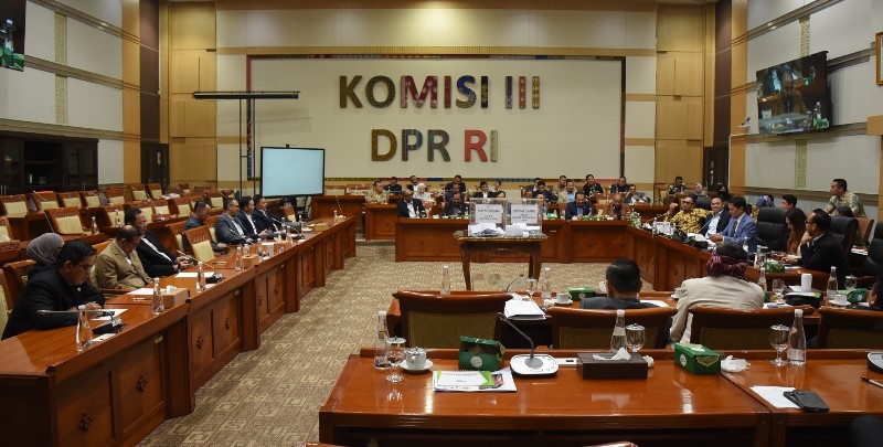 Komisi III Gandeng KPK Usut Kasus FA